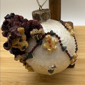 Boyds Bears Clair with Gingerbread Garland #25701